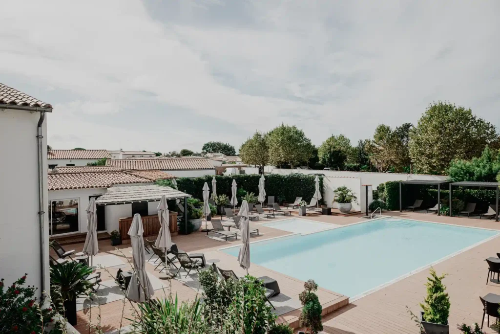 hr hotel restaurant outdoor pool Ile de Ré La Rochelle Verri 3