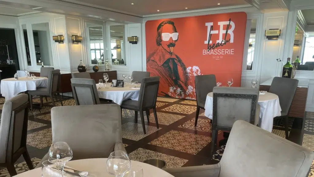 salle de la brasserie de l'hôtel hr spa marin sur l'île de ré
